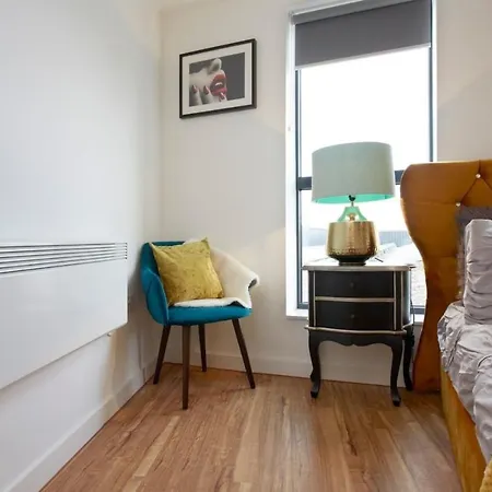 2 Bedroom Apartment, Leeds - Luxury & Contemporary *