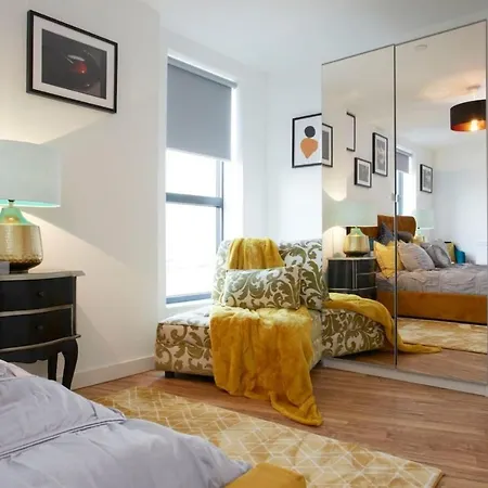 2 Bedroom Apartment, Leeds - Luxury & Contemporary Apartment