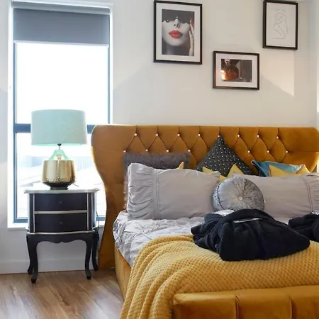 Apartment 2 Bedroom Apartment, Leeds - Luxury & Contemporary *