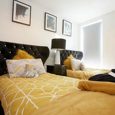 2 Bedroom Apartment, Leeds - Luxury & Contemporary Apartment *