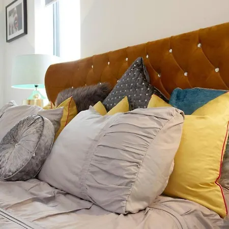 2 Bedroom Apartment, Leeds - Luxury & Contemporary * Leeds (West Yorkshire)