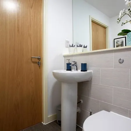 2 Bedroom Apartment, Leeds - Luxury & Contemporary شقة