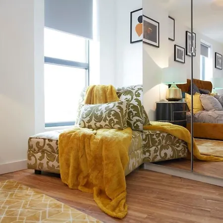 2 Bedroom Apartment, Leeds - Luxury & Contemporary Apartment