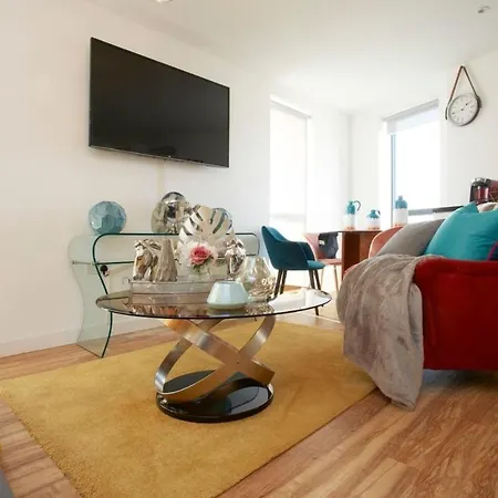 2 Bedroom Apartment, Leeds - Luxury & Contemporary ليدز